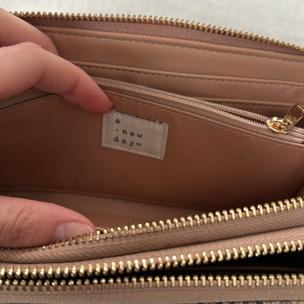 Target wallet - Picture 4 of 5